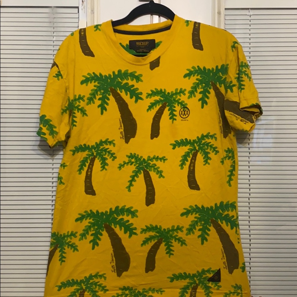 10 Deep Palm Tree Tee